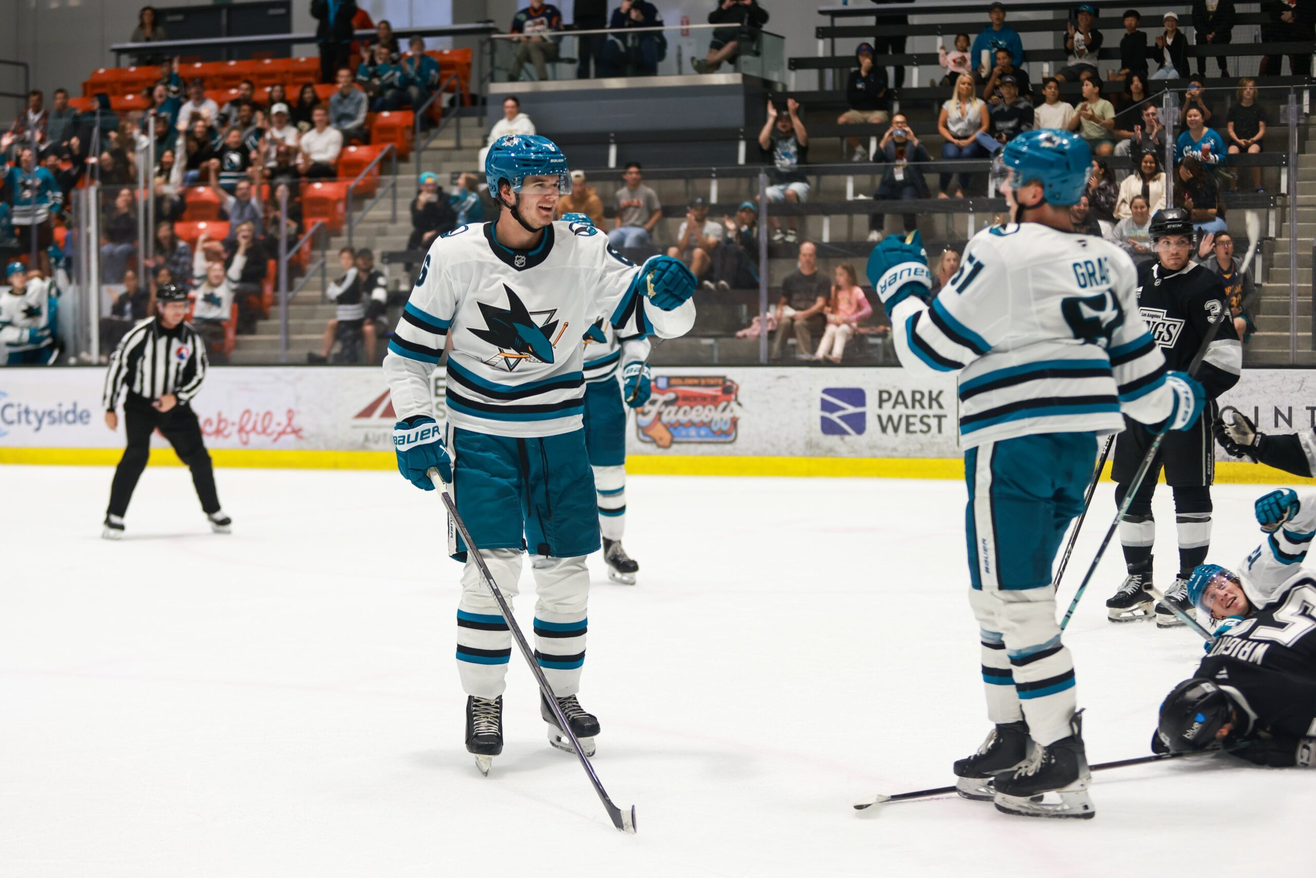 NHL: I ROOKIES DEGLI SHARKS BATTONO I KINGS IN RIMONTA