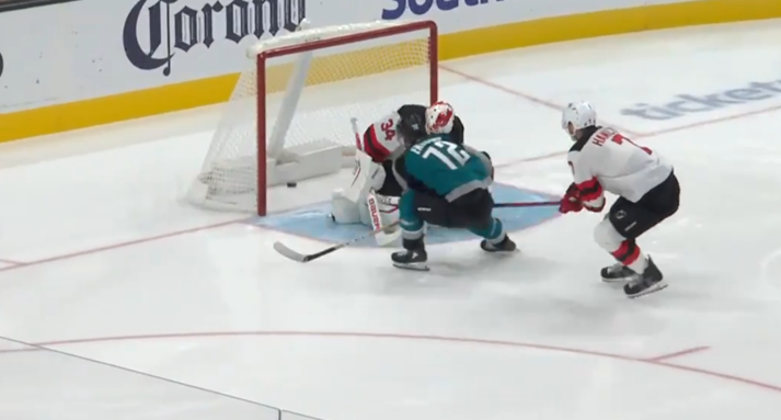 NHL: PRIMA VITTORIA IN CASA PER GLI SHARKS
