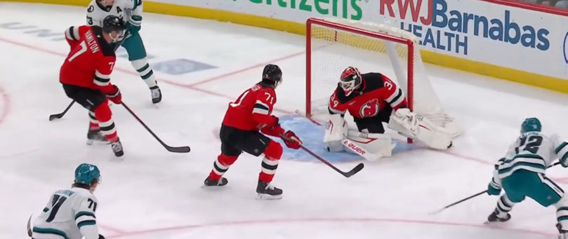 NHL: SHARKS SCONFITTI DAI DEVILS