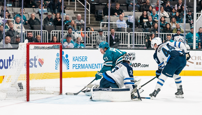NHL: GLI SHARKS VINCONO ANCORA, 2-1 AI JETS